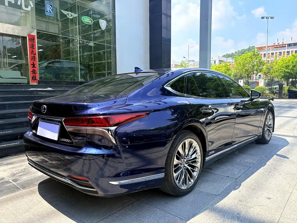 Lexus LS — миниатюра 8
