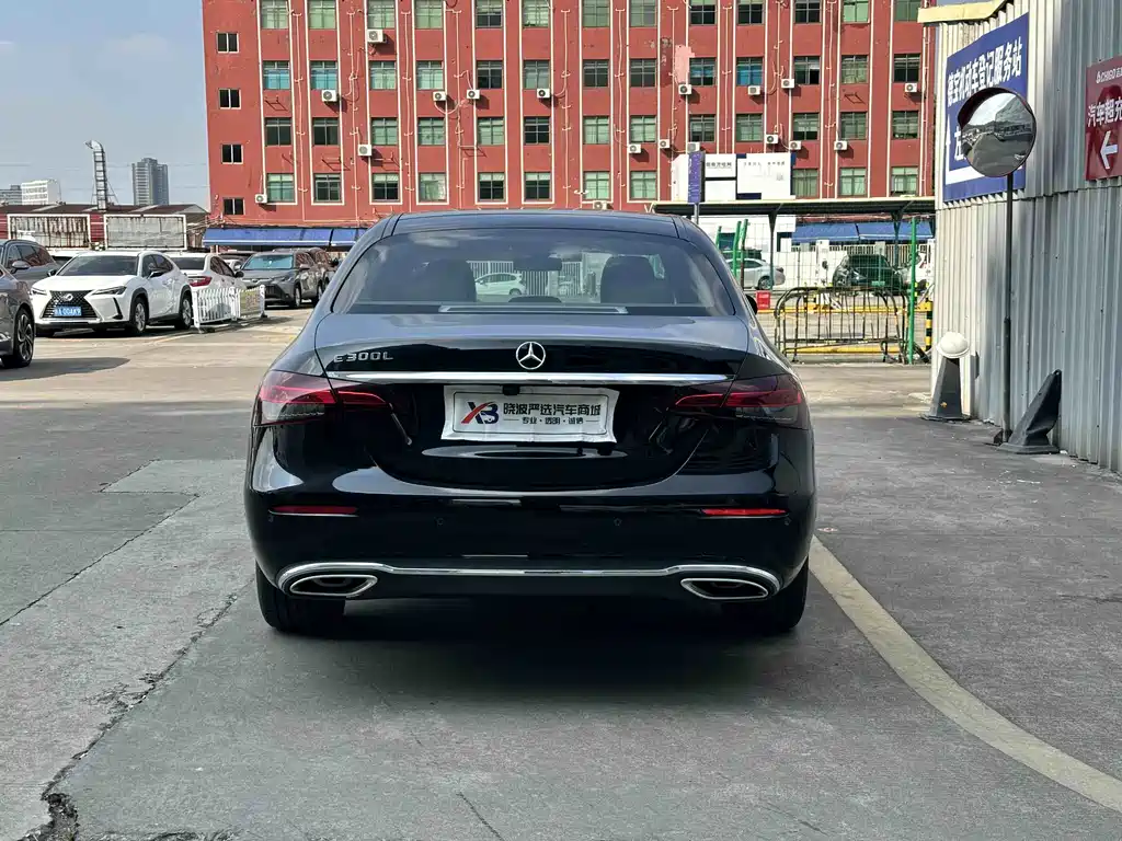 Mercedes-Benz E-Class — миниатюра 5