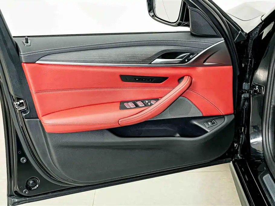 BMW 5 Series — миниатюра 16