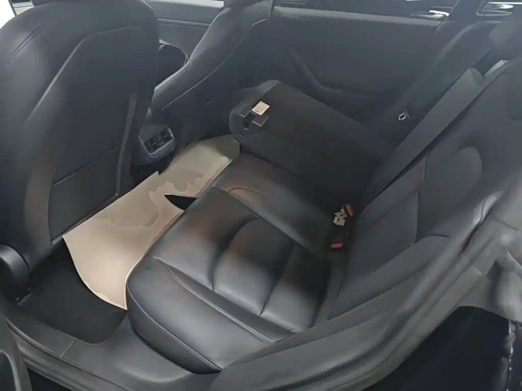 Tesla Model 3 — миниатюра 17