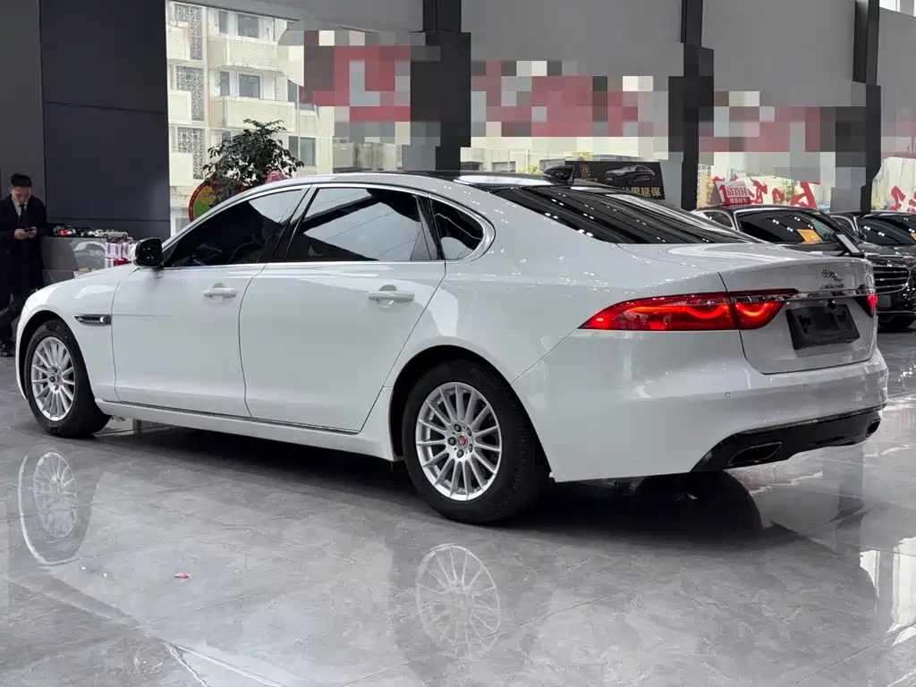 Jaguar XFL 2017 XFL 2.0T 200PS