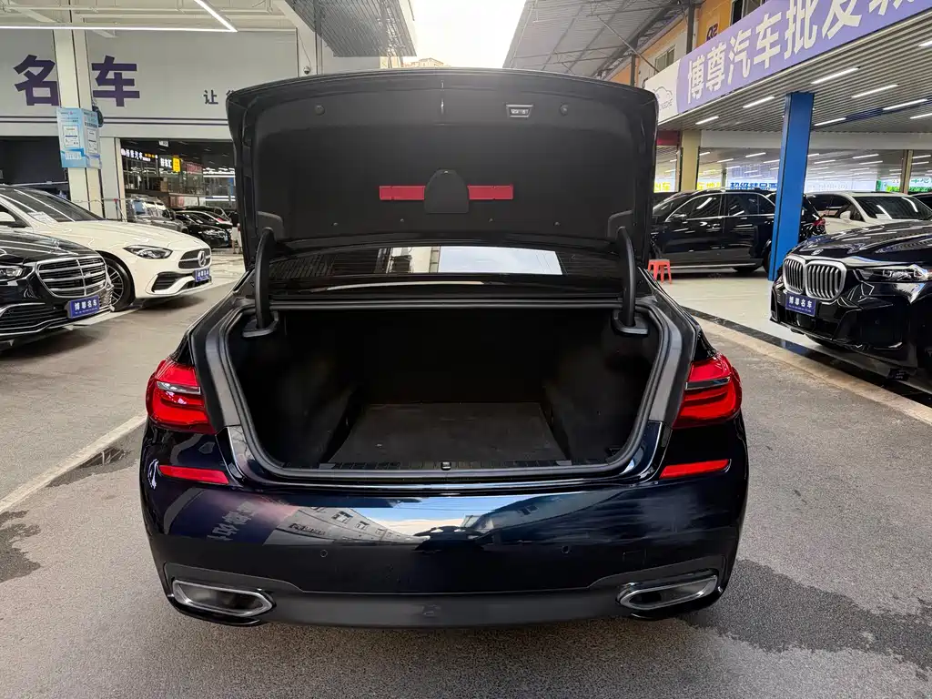 BMW 7 Series — миниатюра 18