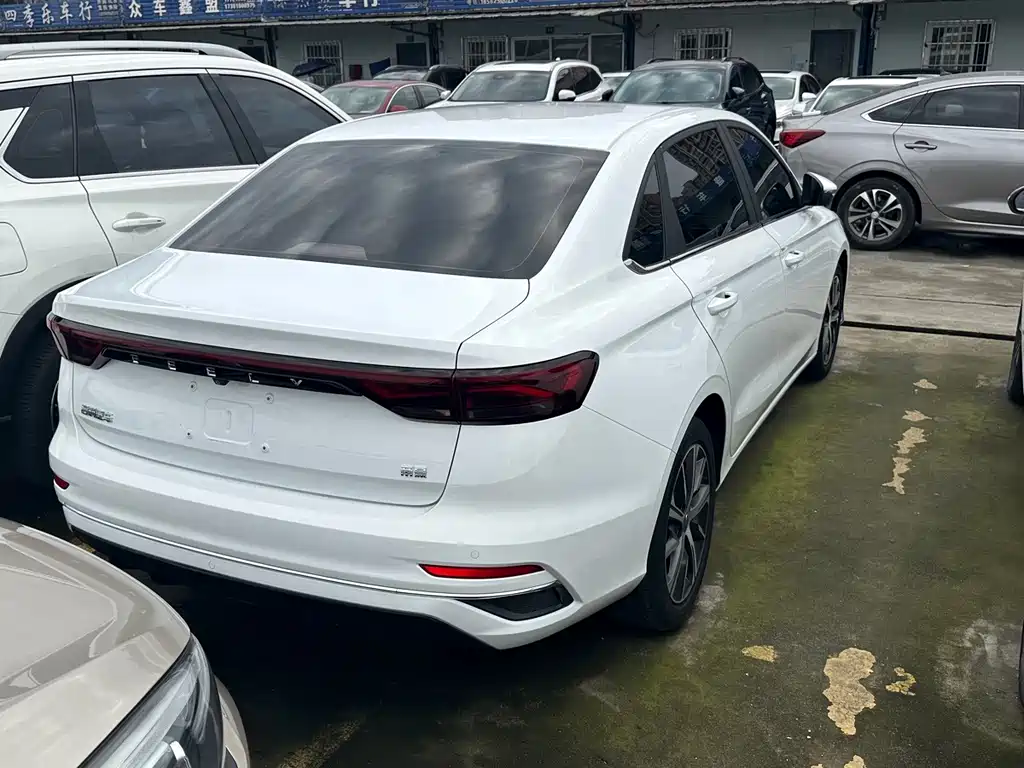 Geely Emgrand — миниатюра 11