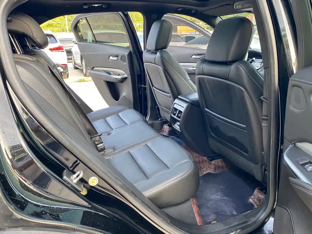Cadillac XT4 — миниатюра 11