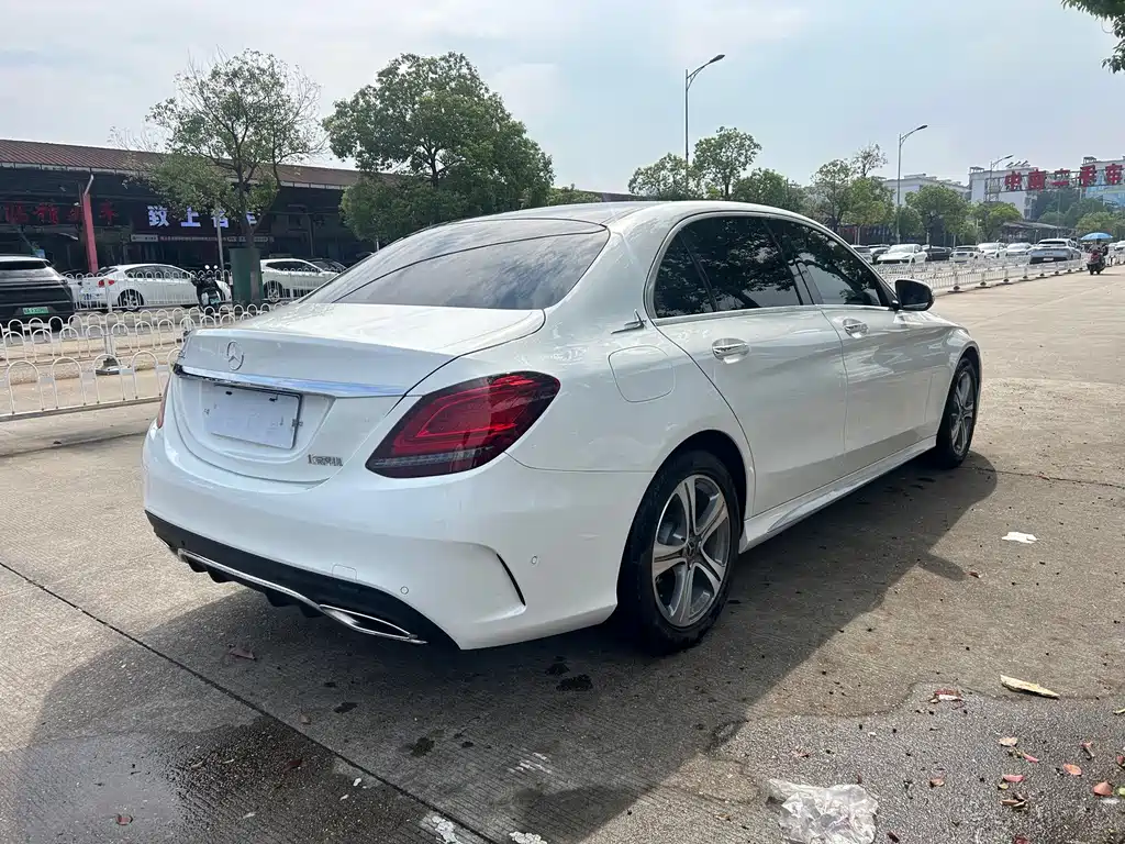 Mercedes-Benz C-Class — миниатюра 11