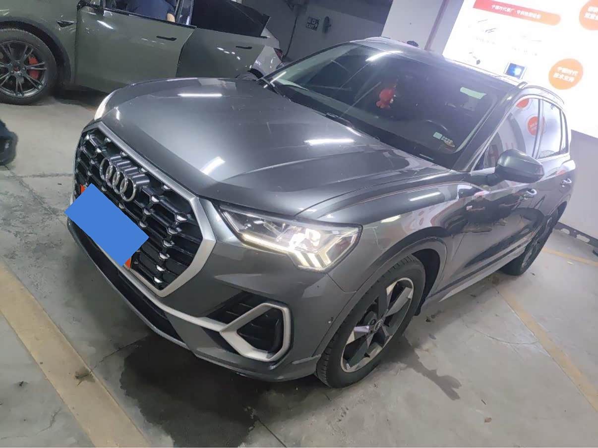Audi Q3 1.4 л 2022 г. Серебристо-серый, пробег 40000 км