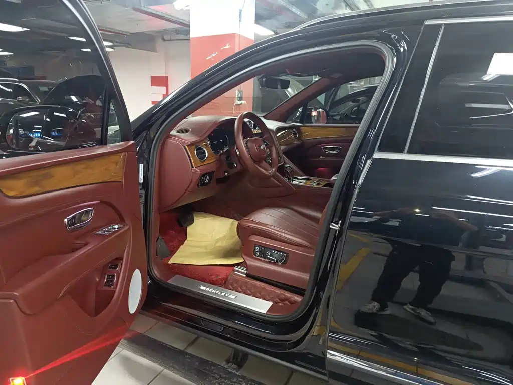 Bentley Bentayga — миниатюра 5