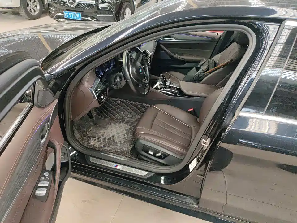 BMW 5 Series — миниатюра 7
