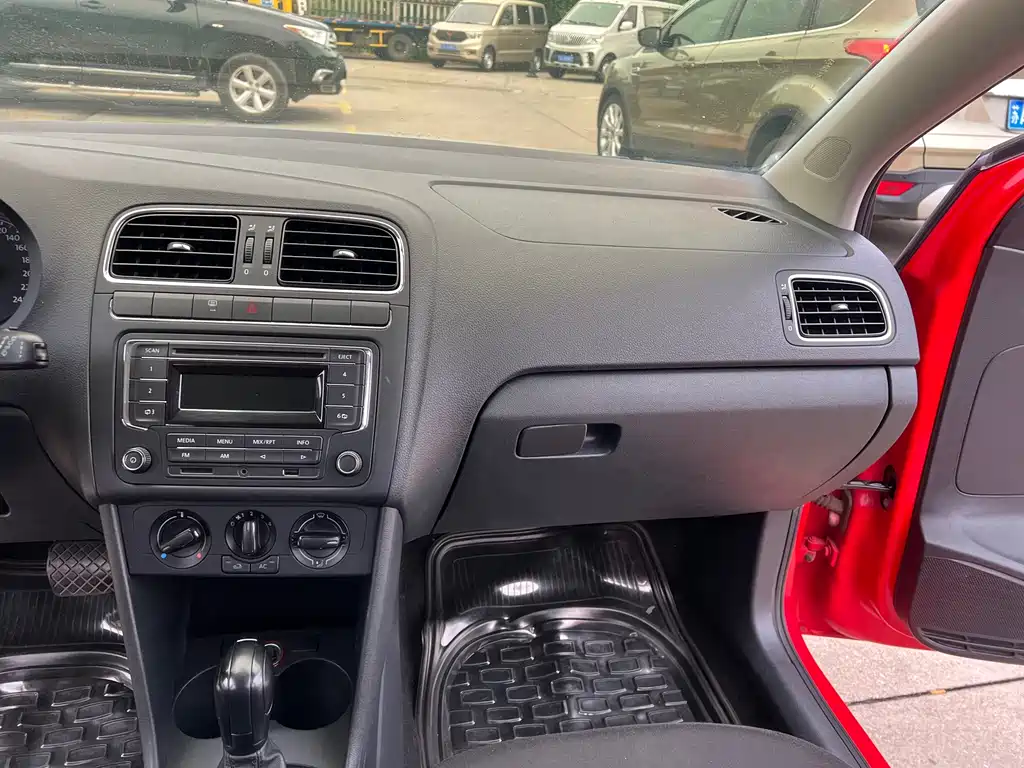 Volkswagen Polo — миниатюра 8