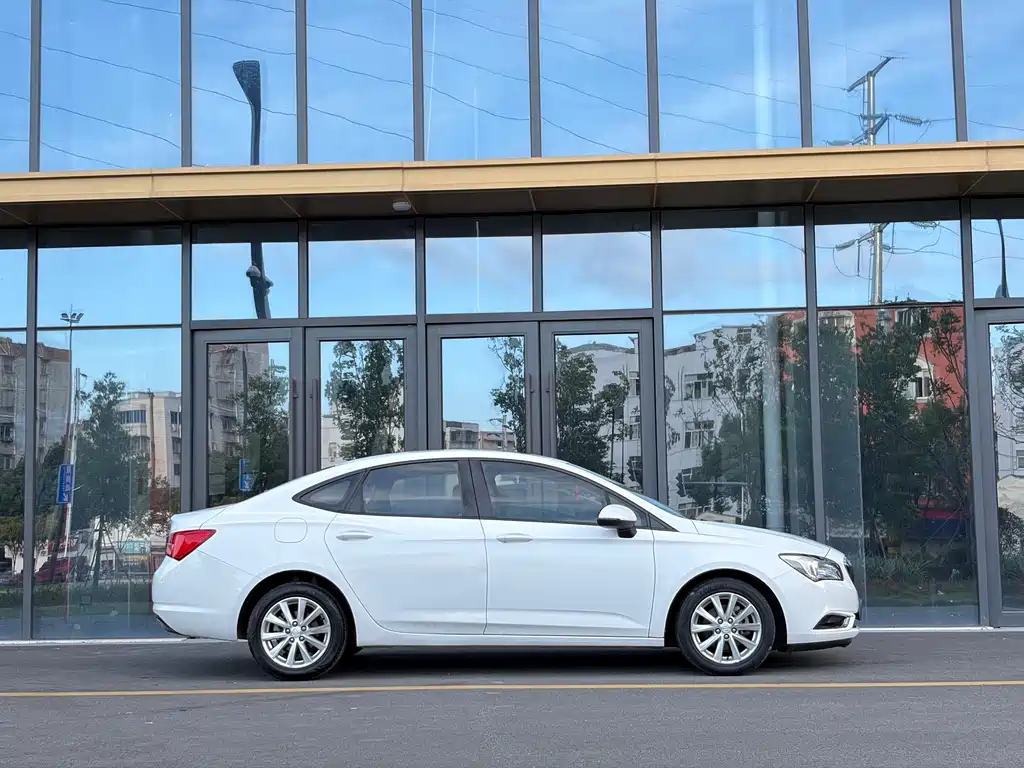 Buick Verano — миниатюра 12