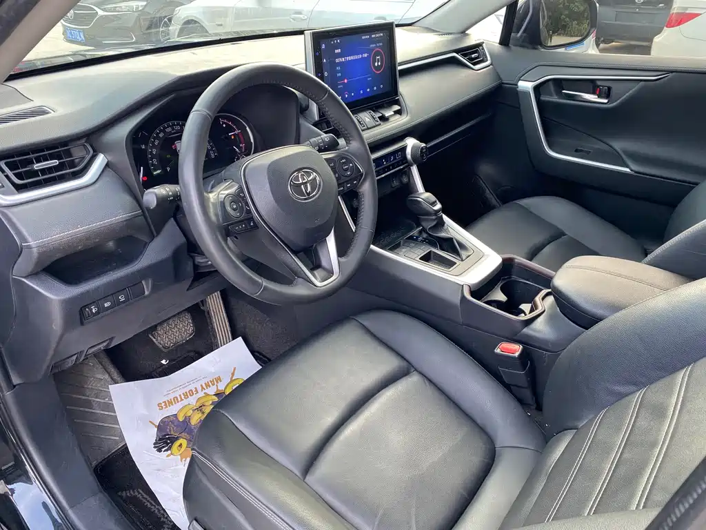Toyota RAV4 — миниатюра 7