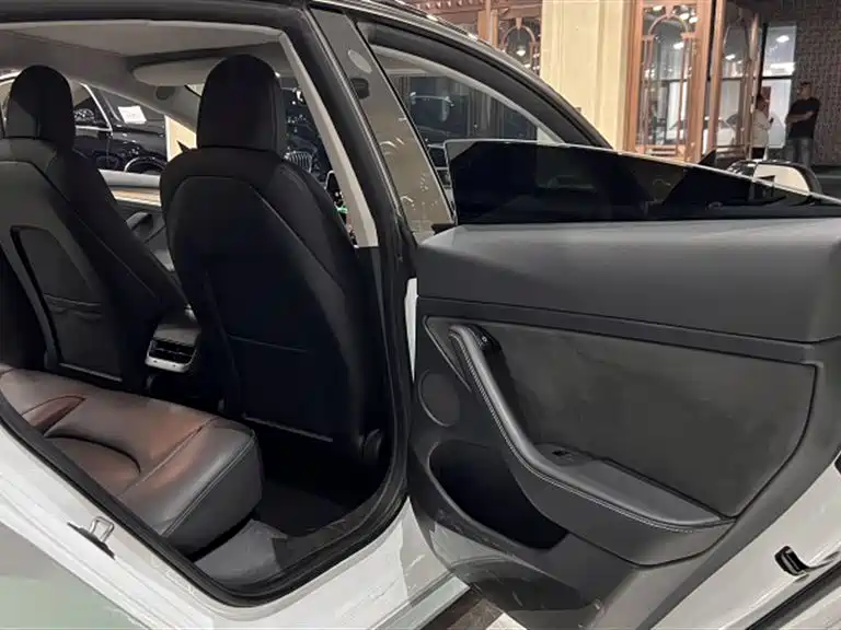 Tesla Model 3 — миниатюра 14