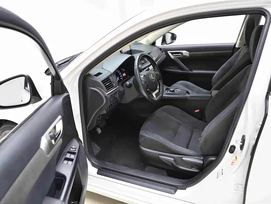 Lexus CT — миниатюра 20