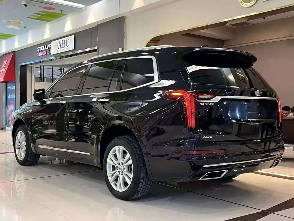 Cadillac XT6 2021 28T мест