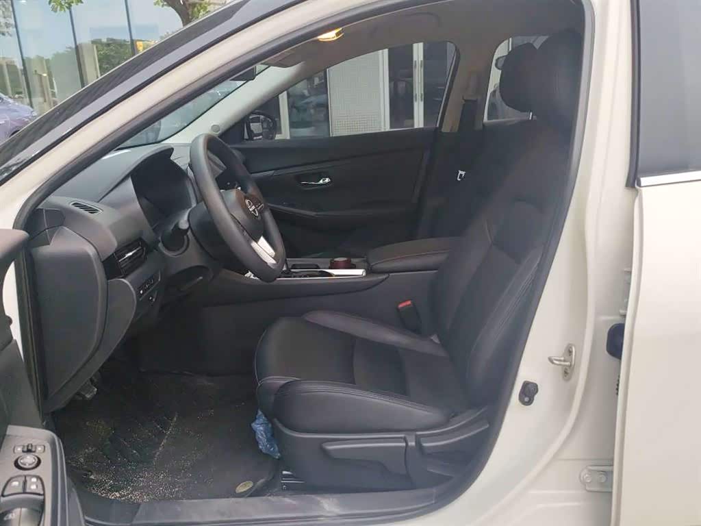 Nissan Sylphy 1.6 л 2026 г. Белый, пробег 4000 км