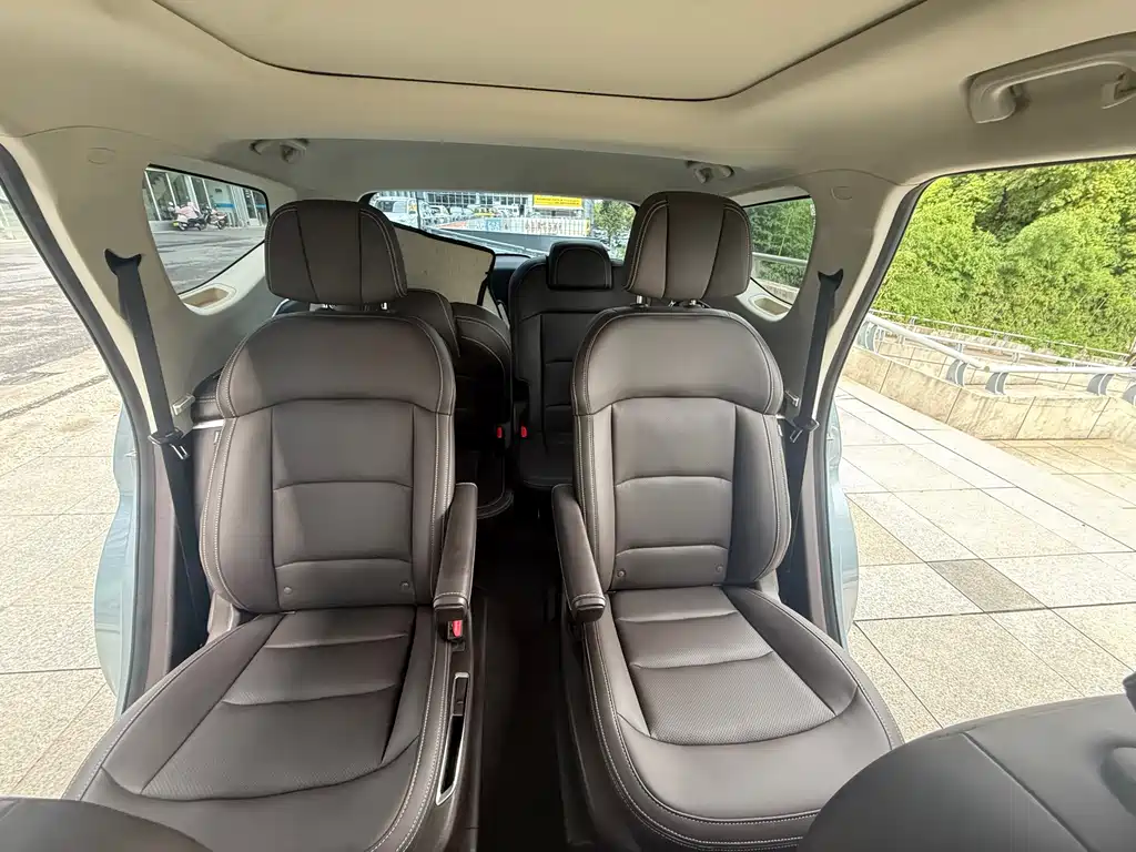 Geely Jia Ji New Energy — миниатюра 8