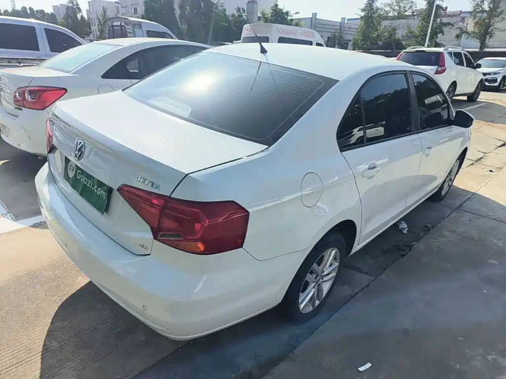 Volkswagen Jetta — миниатюра 7
