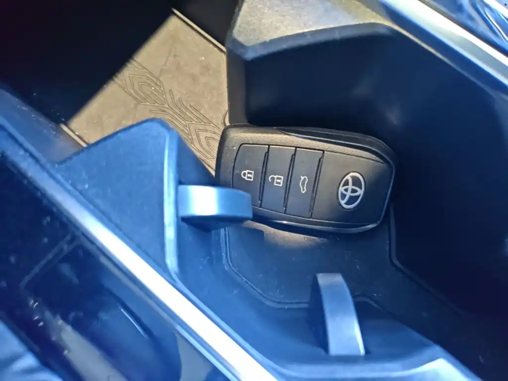 Toyota Camry — миниатюра 17