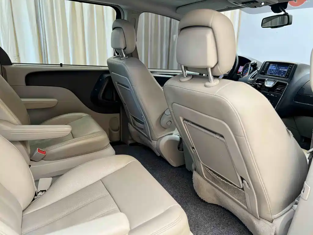 Chrysler Grand Voyager (Import) 3.6L Comfort Edition, фото 7