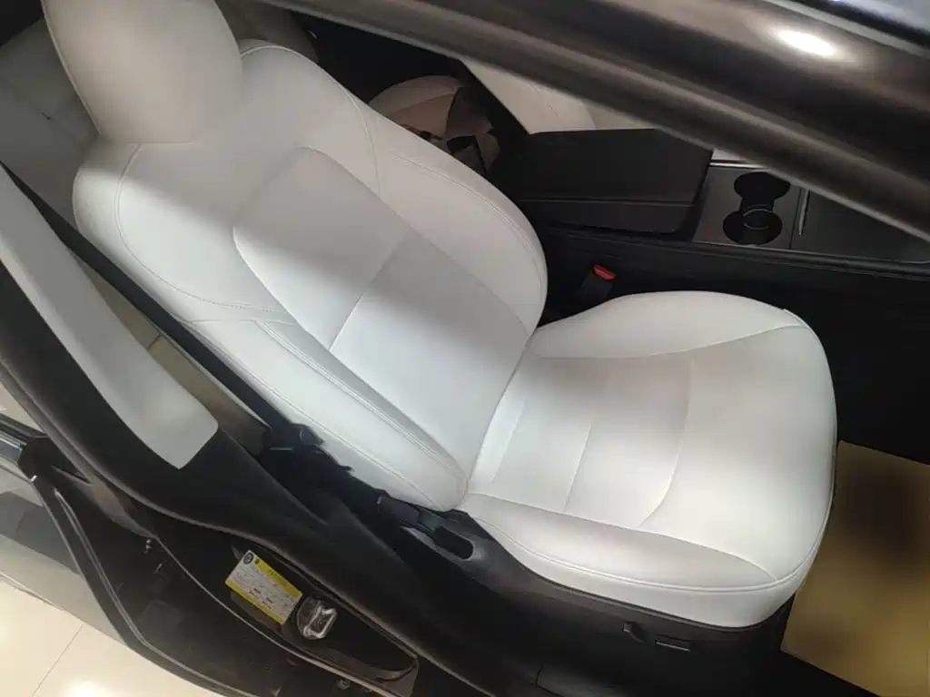 Tesla Model Y — миниатюра 25