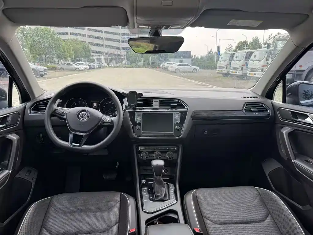 Volkswagen Tiguan L — миниатюра 21