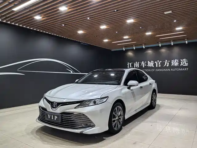 TOYOTA CAMRY 2020