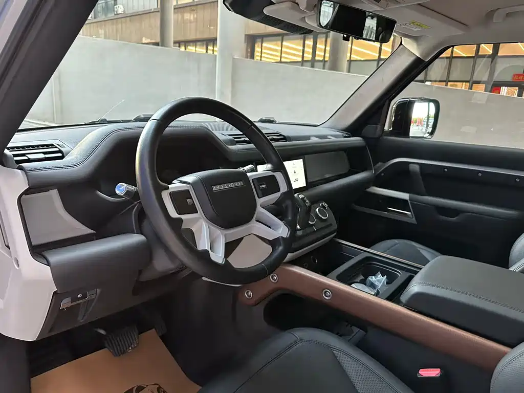 Land Rover Defender — миниатюра 5