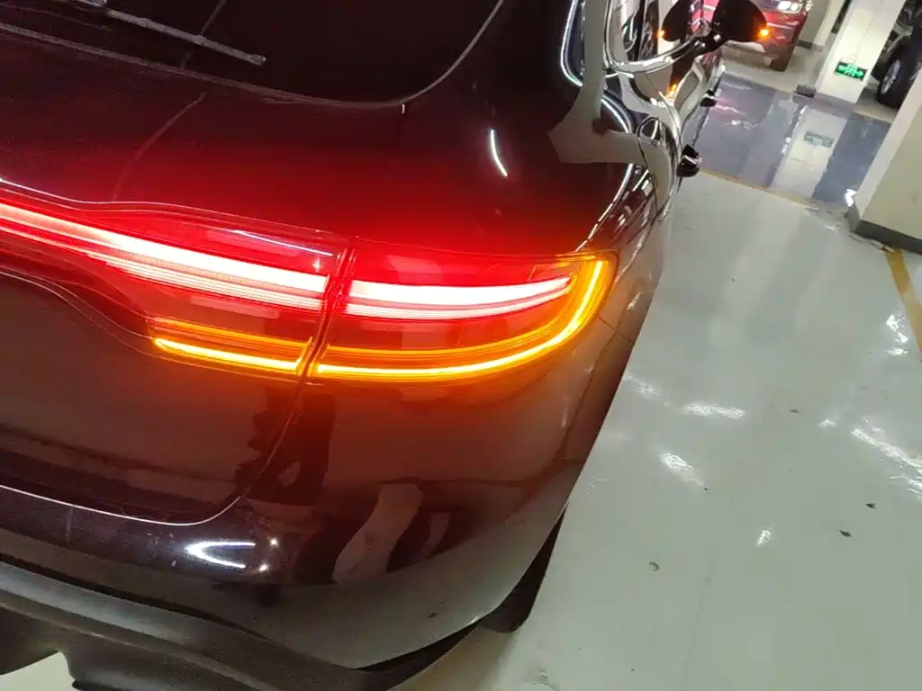Porsche Macan — миниатюра 8