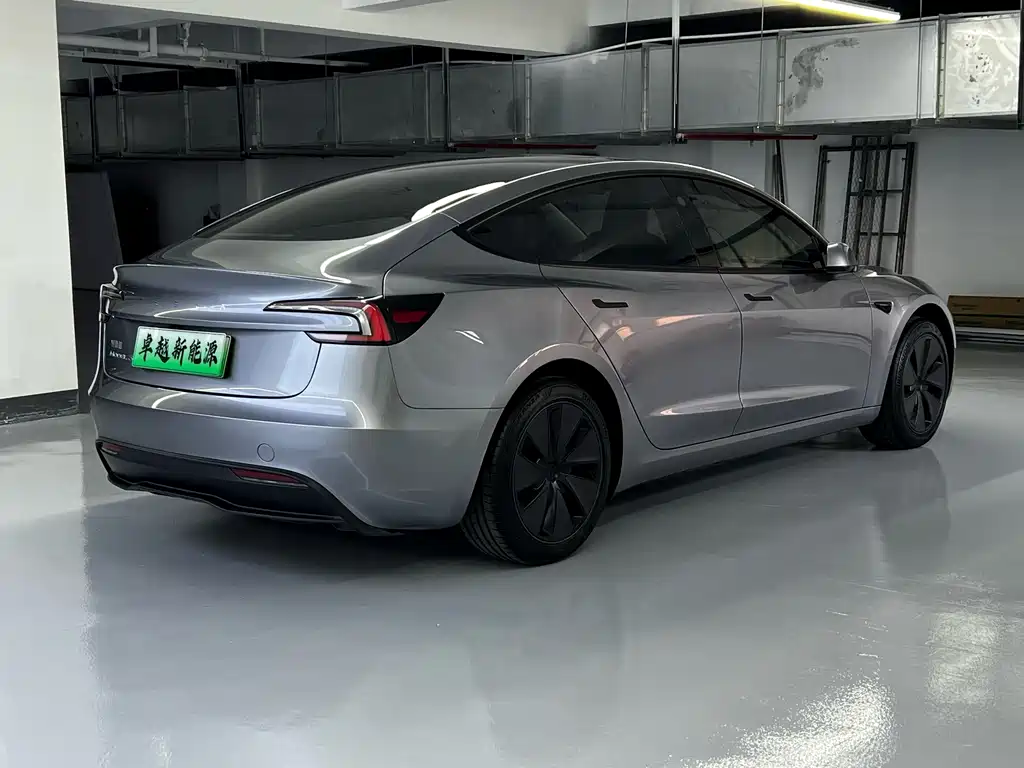 Tesla Model 3 — миниатюра 11