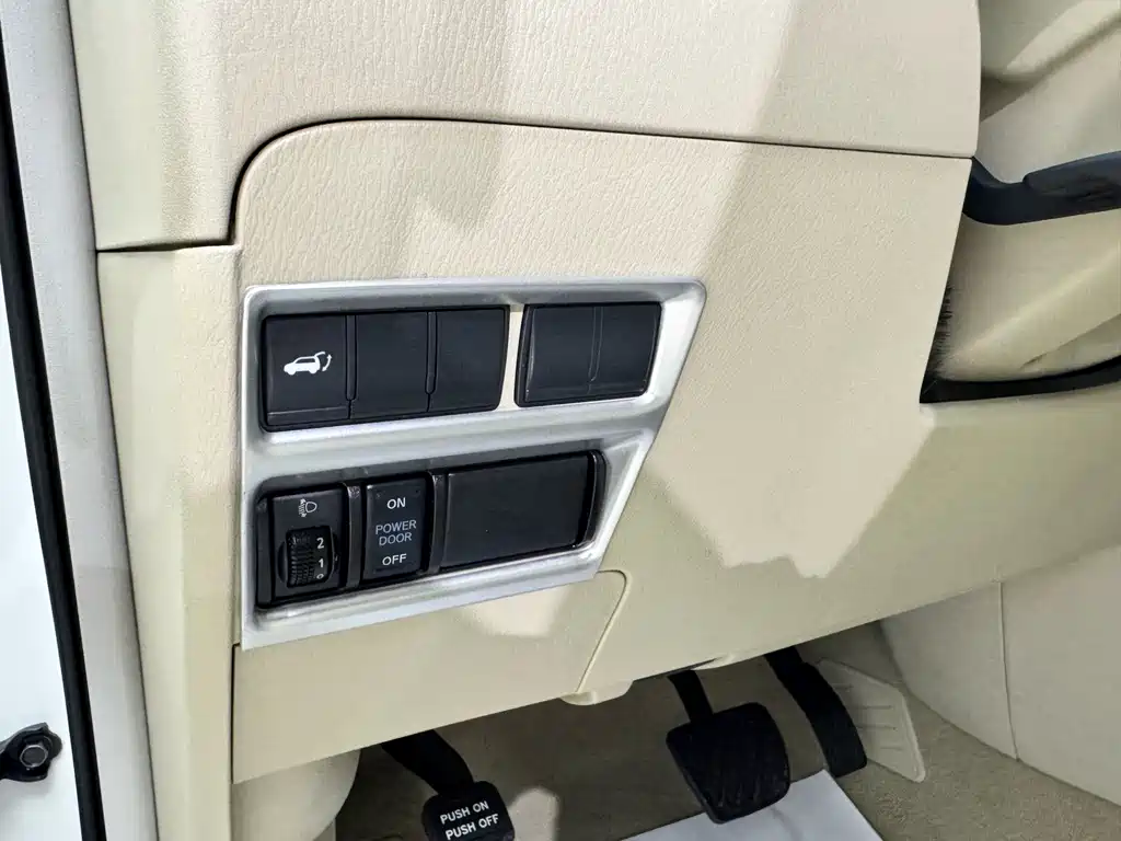 Nissan Patrol — миниатюра 12