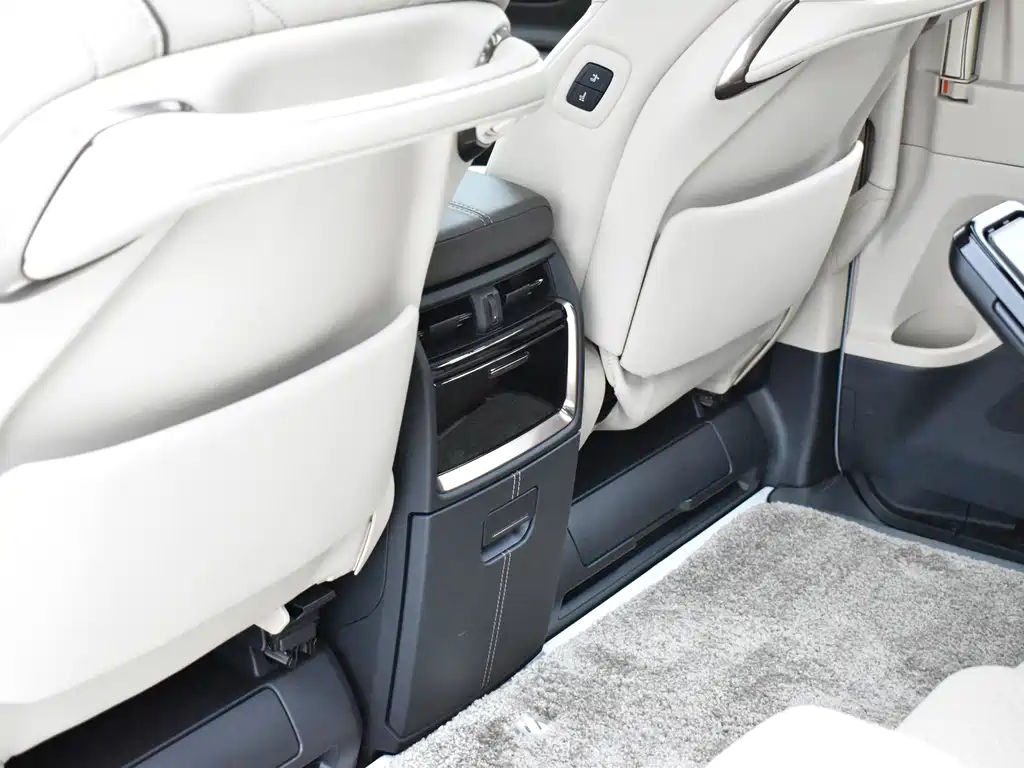 Toyota Alphard — миниатюра 25