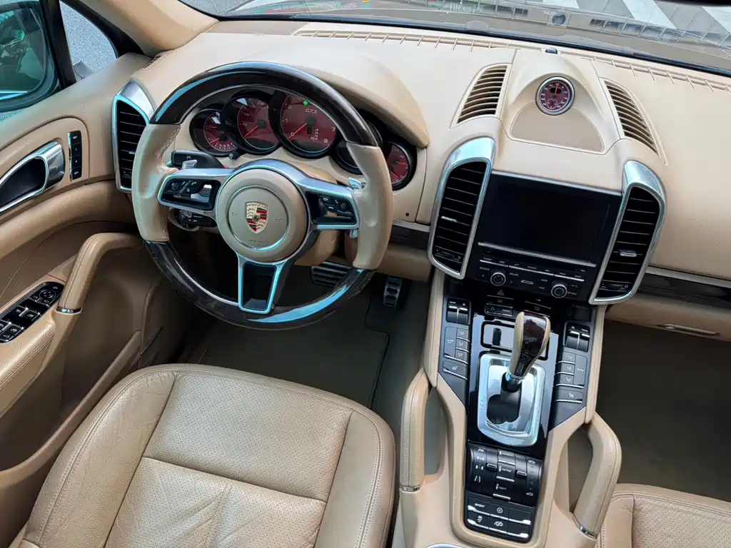 Porsche Cayenne — миниатюра 9