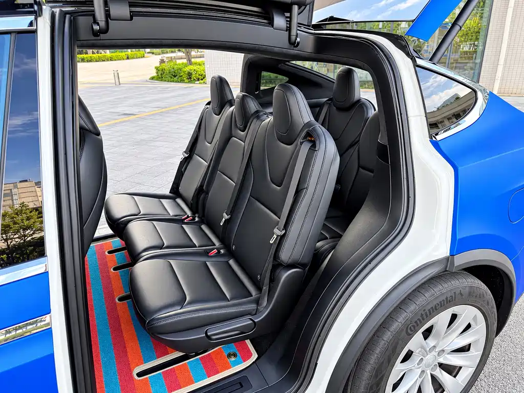 Tesla Model X — миниатюра 20