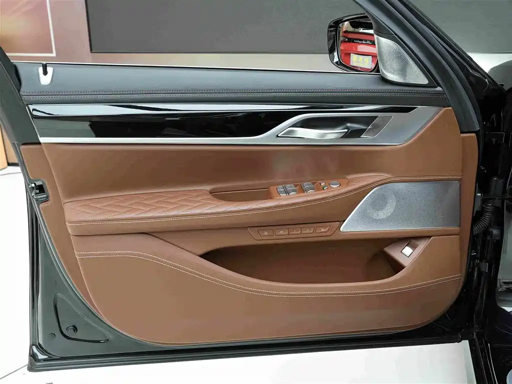 BMW 7 Series — миниатюра 16