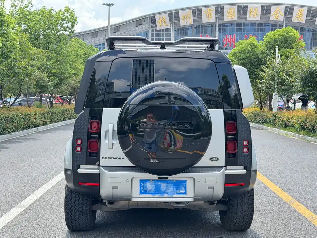 Land Rover Defender — миниатюра 3