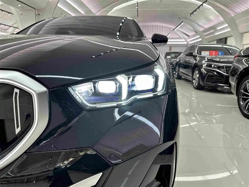 BMW 5 Series — миниатюра 36