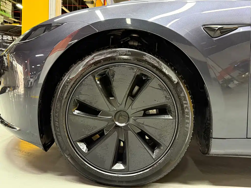 Tesla Model 3 — миниатюра 24