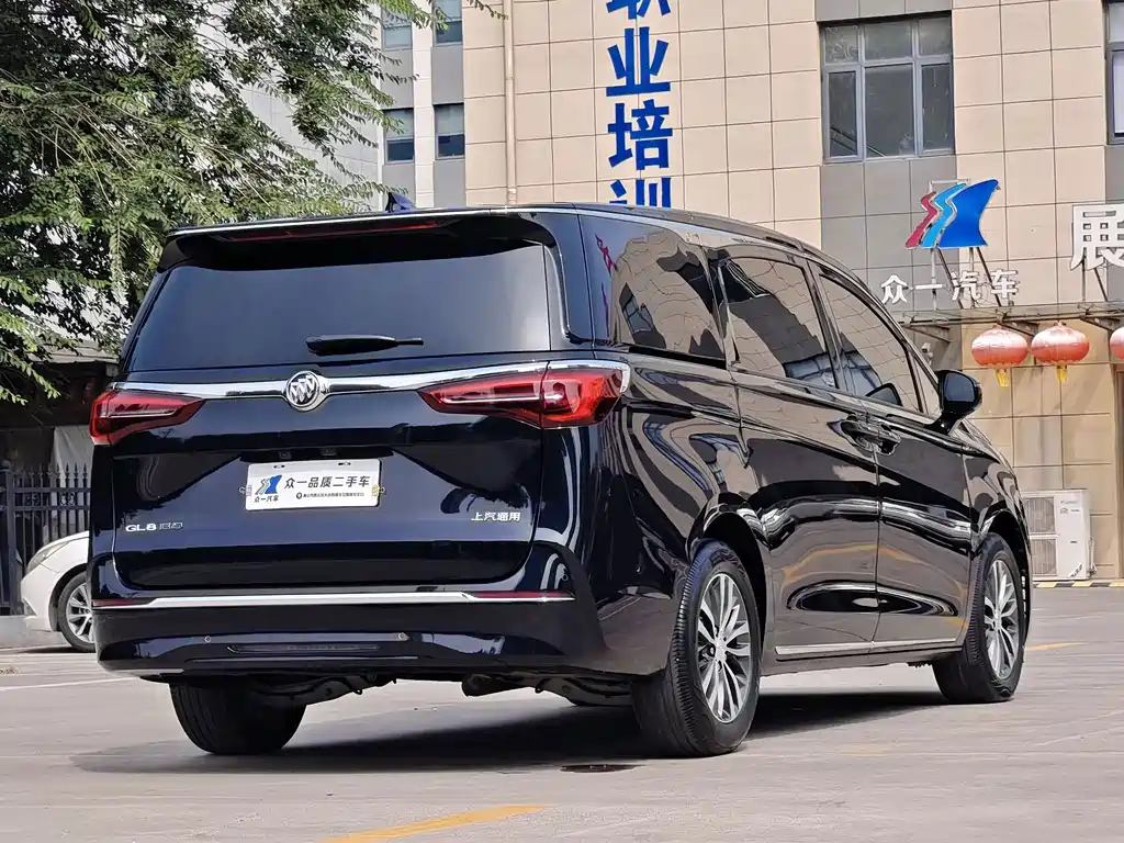 Buick GL8 — миниатюра 7