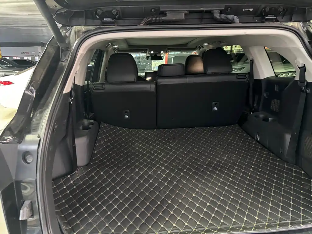 Toyota Highlander — миниатюра 9