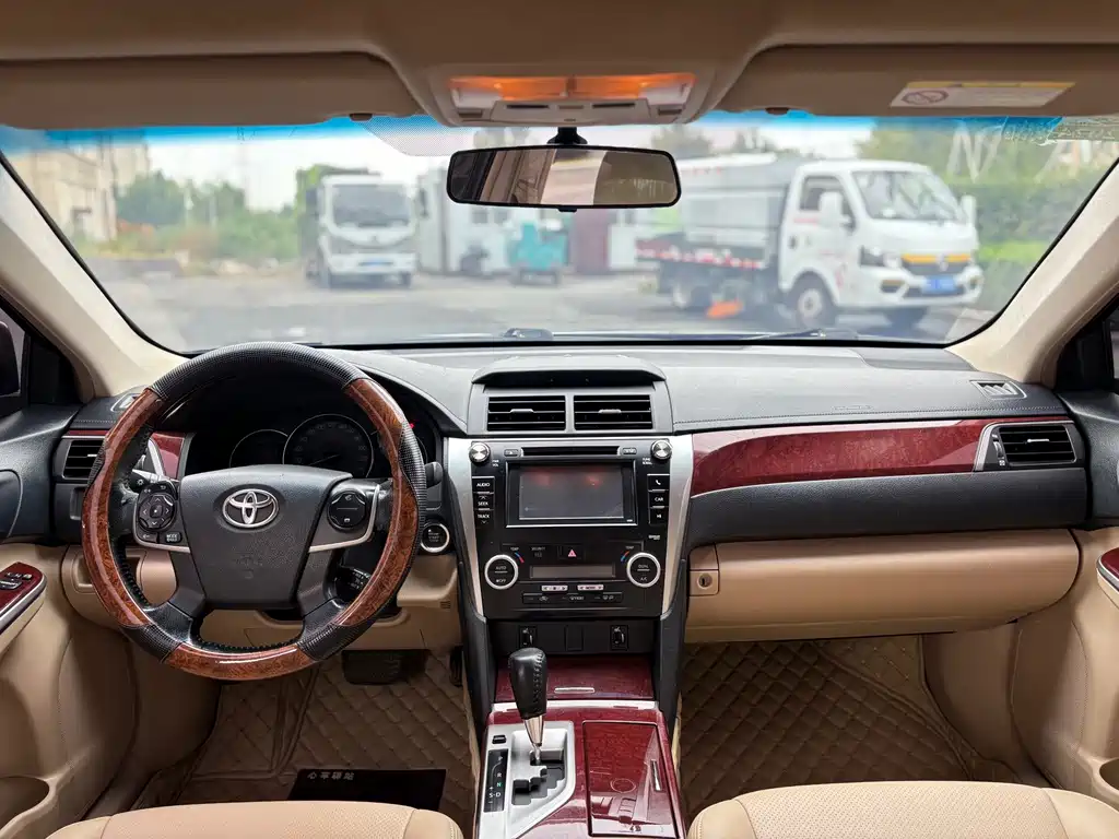 Toyota Camry — миниатюра 6
