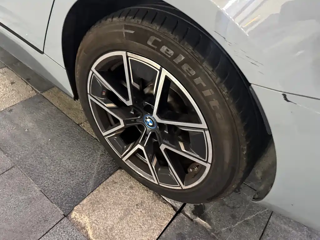 BMW i4 — миниатюра 13