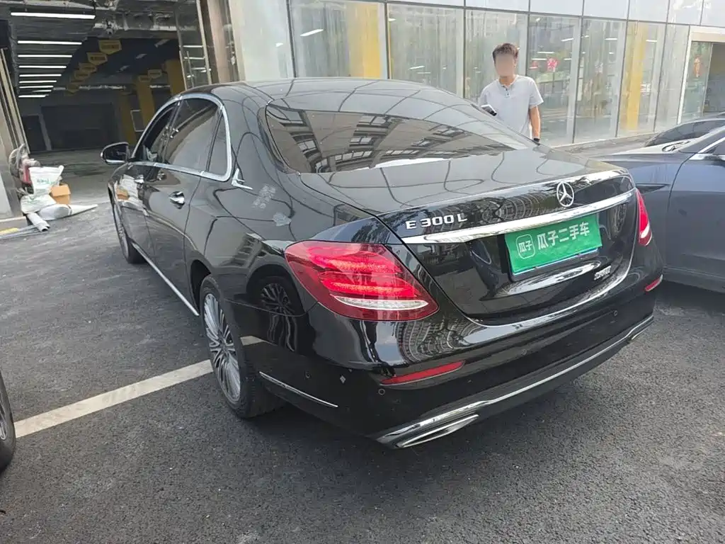Mercedes-Benz E-Class — миниатюра 5