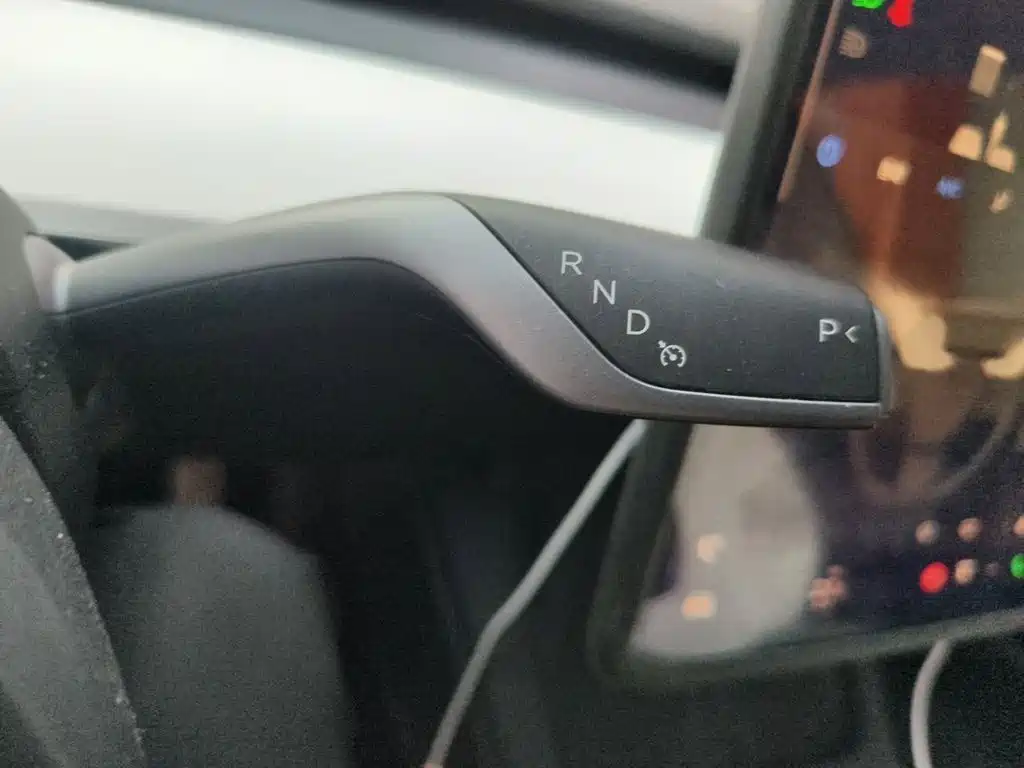 Tesla Model 3 — миниатюра 7