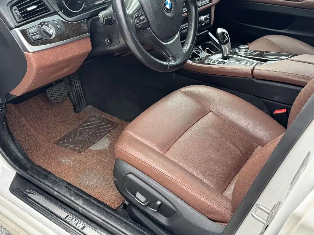 BMW 5 Series — миниатюра 8