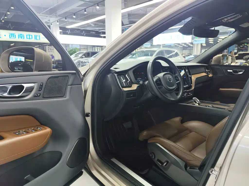 Volvo XC60 — миниатюра 7