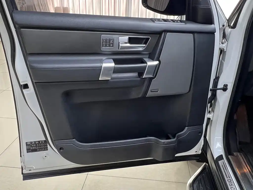 Land Rover Discovery — миниатюра 8