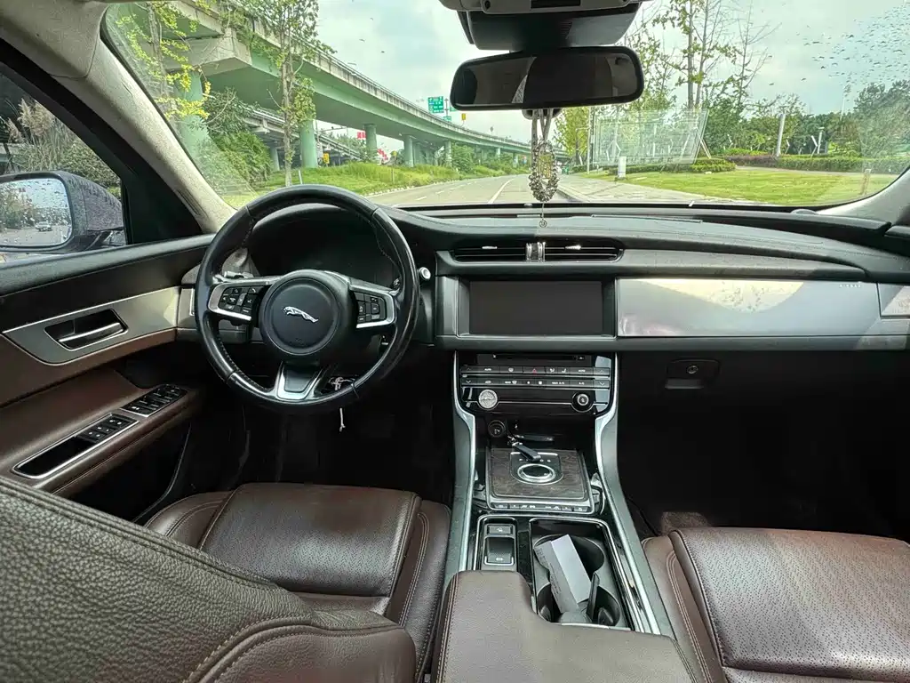 Jaguar XFL — миниатюра 11