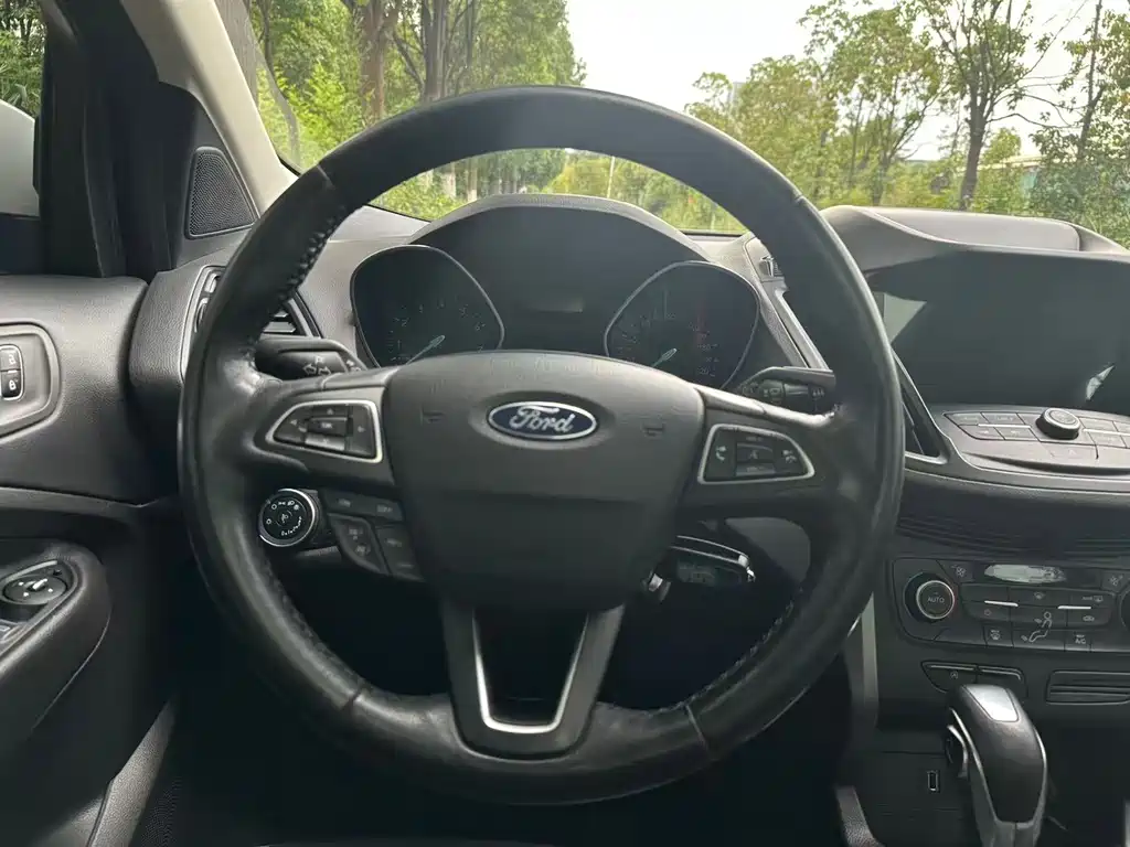 Ford Kuga — миниатюра 28