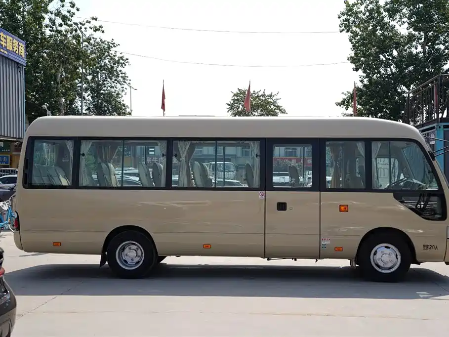Toyota Coaster — миниатюра 4