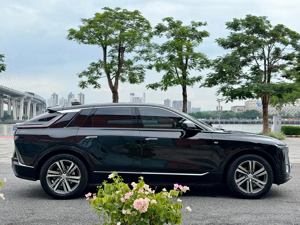 Cadillac Lyriq — миниатюра 6